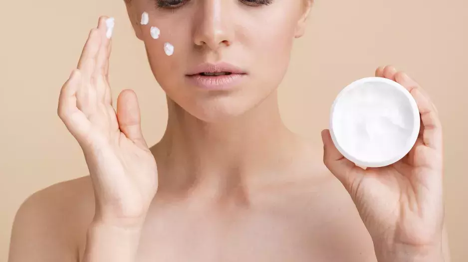 Jak na hebkou a hydratovanou pleť i pokožku? Stačí vědět, po čem sáhnout!