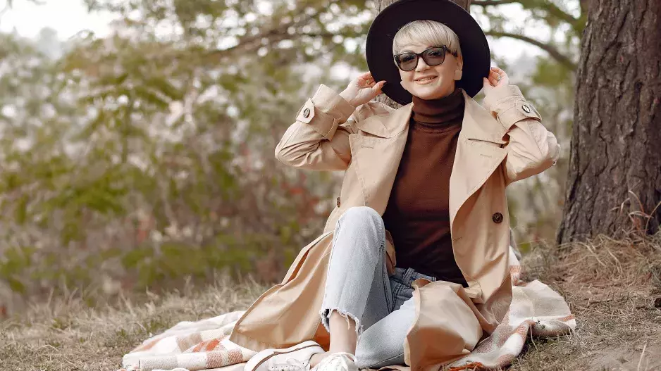 Vsaďte na chytré jarní vrstvení: Tipy na outfity, které s přehledem odolají rozmarům jarního počasí