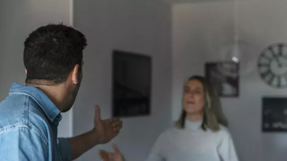 “Můj manžel mě neustále shazuje, podle něj dělám všechno špatně,” píše smutně Klaudie, kterou její muž psychicky týrá