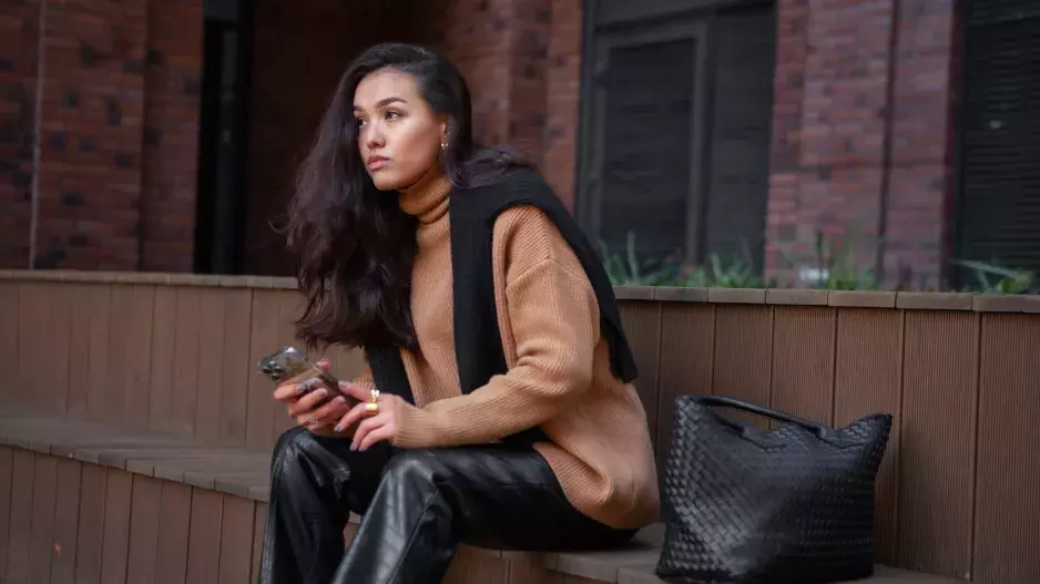 Ani velká, ani malá. Proplétanou kabelku letos musíte mít! Nosí se verze mini i maxi. Inspirujte se v galerii