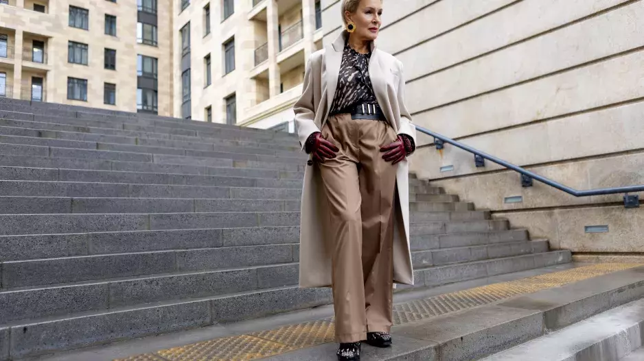 Nejkrásnější kalhoty pro ženy po 50 v běžné konfekci: Dají se sehnat za pár stovek a uděláte v nich spoustu parády