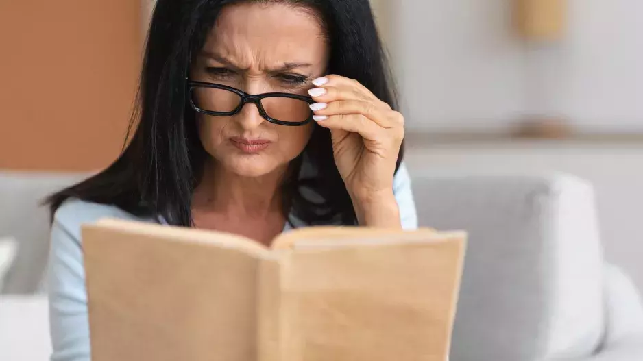 6 nejčastějších mýtů o zraku: Jak je to s mrkví, čtením při lampičce nebo brýlemi ze supermarketu, objasňují primářky očních klinik