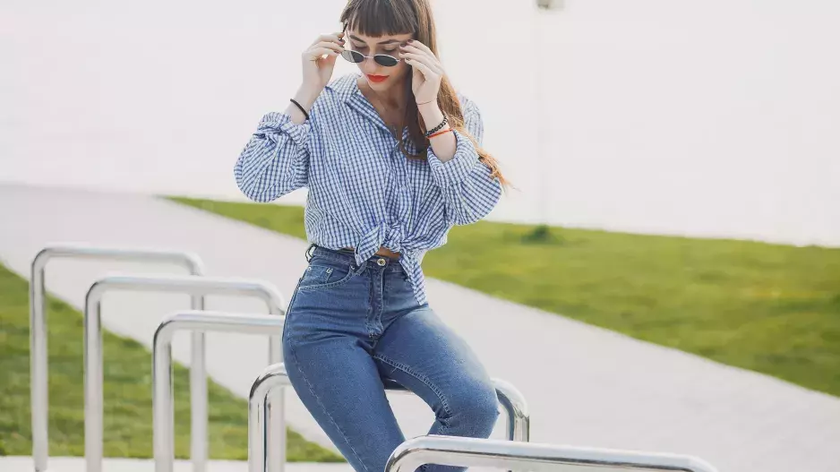 Zkrácené, nebo až na zem? Správné délce džínů je třeba naslouchat. Vytvoří totiž dokonale padnoucí styl a perfektní siluetu