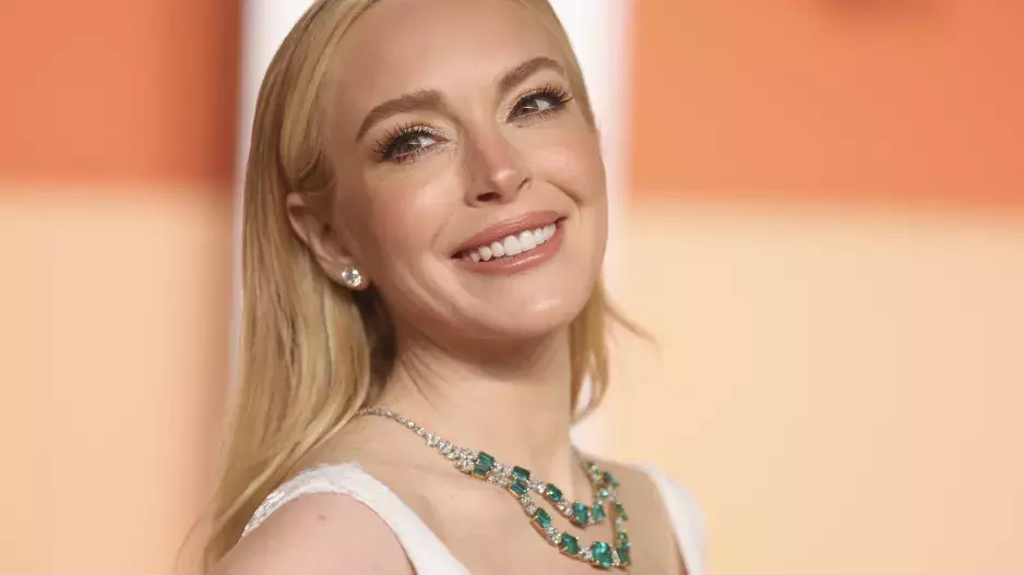 Celebrity milují almond milk blond. Bude tato barva slušet i vám? V péči o ni pomůže speciální šampon a vaši pleť prozáří, říká stylistka