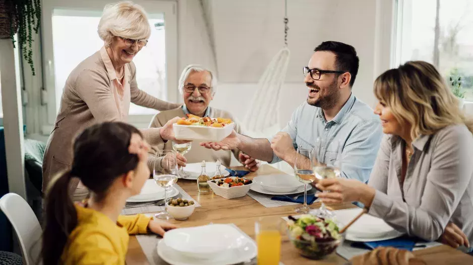“Manželova rodina si z rodinné oslavy u mě doma udělala vlastní akci. Nechci pro ně už nic chystat,” píše paní Šárka. Cítí se zneužitá, rozbili jí i notebook