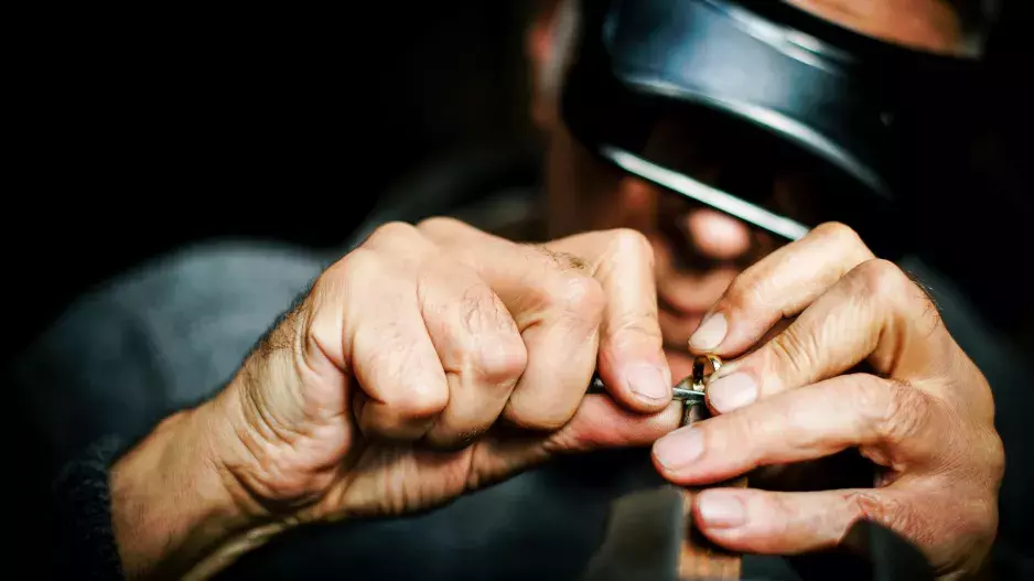 Jak zmenšit nebo zvětšit prsten? Možnosti a ceny úprav