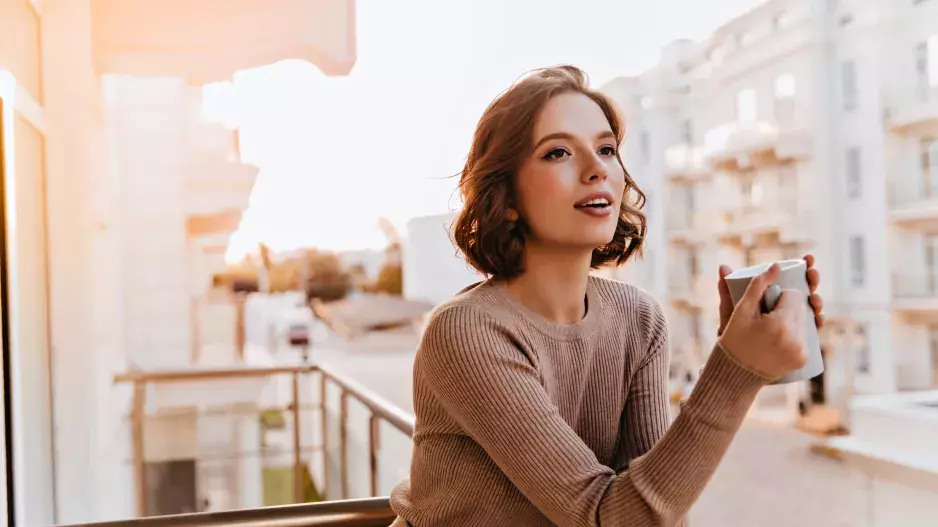 Největší módní trendy pro jaro 2025 podle návrhářů: Nosit se budou límečky, sportovní styl i pletené kousky