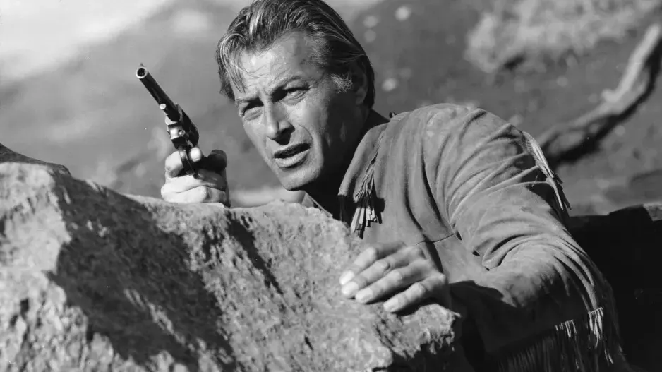 Pokrevní bratr Vinnetoua: Studenta prestižní univerzity Lexe Barkera vydědili, utekl k armádě. Žena spáchala sebevraždu, herec se upil