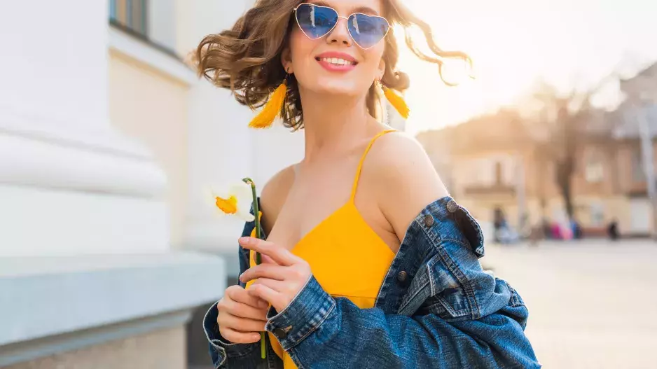 Džínovina bude letos všude. Šest nejstylovějších kousků z tohoto materiálu, které si musíte pořídit