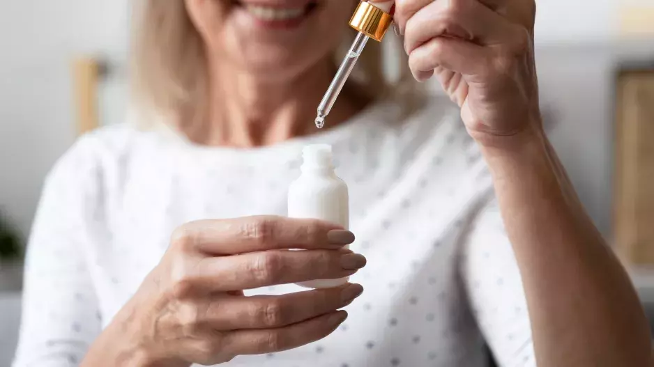 Na jaře vsaďte na novu skin care rutinu. Měnící se počasí totiž ovlivňuje i naši pokožku. Pečovat by o ni měly zejména ženy po 50