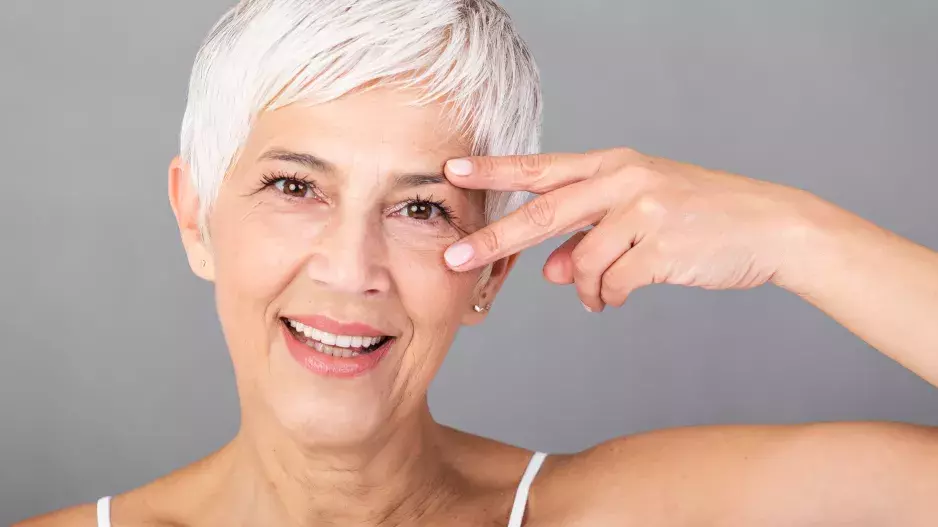 Oční make-up pro zralou pleť: Kompletní průvodce tipy a triky, jak zvýraznit oči a dosáhnout mladistvého vzhledu pomocí správného líčení