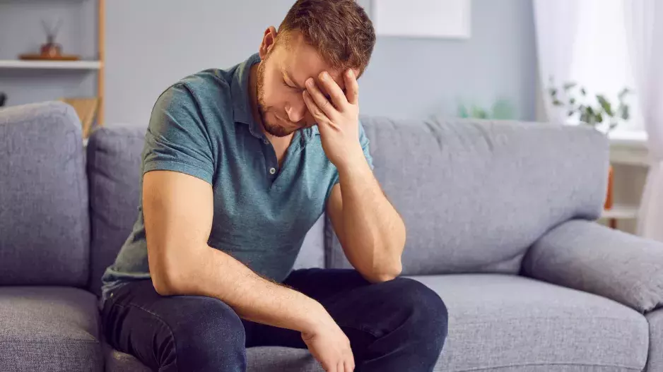 “Moje matka pila celé mé dětství, teď prosí o kontakt a odpuštění,” píše pan Marek. Jeho máma se utápěla v alkoholu, o syna se nestarala 