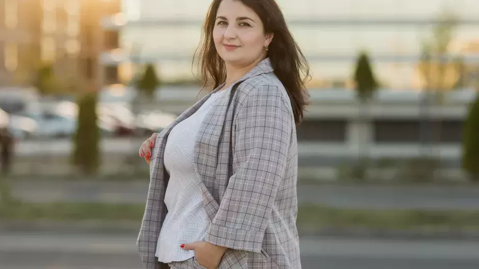 Největší chyby, které dělají v módě plnoštíhlé ženy. Nepotlačujte své křivky, ukažte je, ale chytře. Pomohou pásky, vzory i materiály