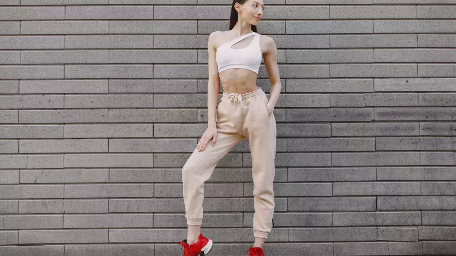 Sportovní móda povýšená na eleganci: I ty nejošklivější kousky mohou vypadat luxusně. Nebojte se sportovního stylu ani po 50