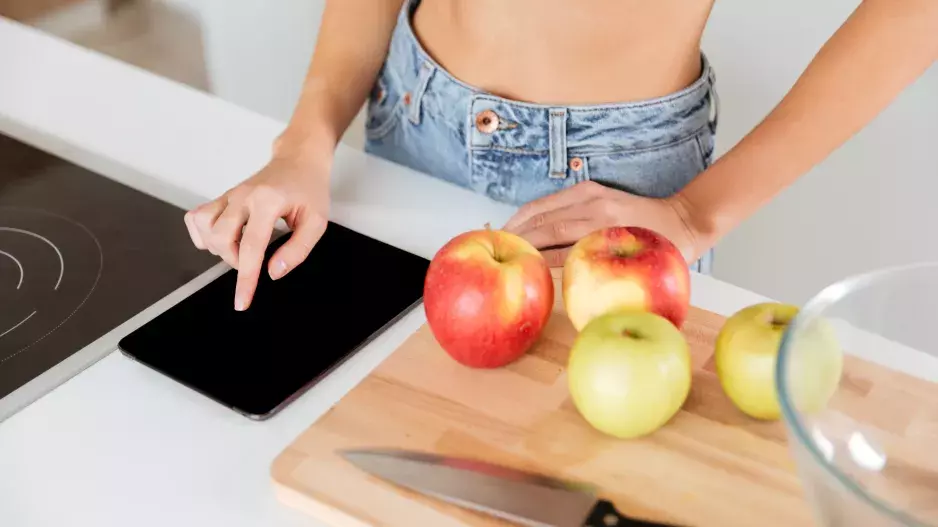  Ochutnávání při vaření a odhadování porcí od oka: Víme, jaké jsou další nejčastější chyby v počítání kalorií