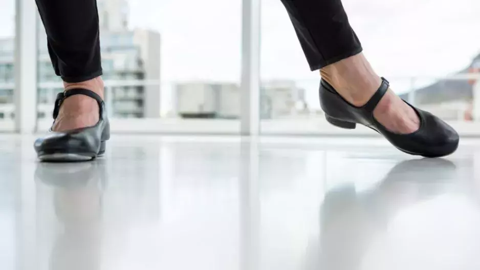 Slyšeli jste už o trendu jménem ballerainer? Slibujeme, že si je zamilujete na první obutí. Boty roku 2025 spojují eleganci a pohodlí