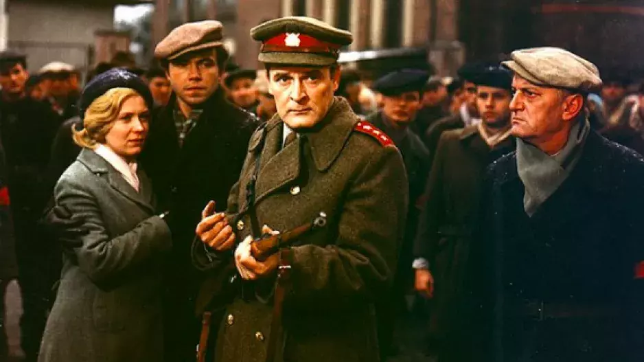 Kvíz: Předrevoluční socialistické seriály musely být ideologicky korektní, přesto mnohé z nich sledujeme dodnes. Jak dobře si pamatujete ty nejznámější i méně známé?