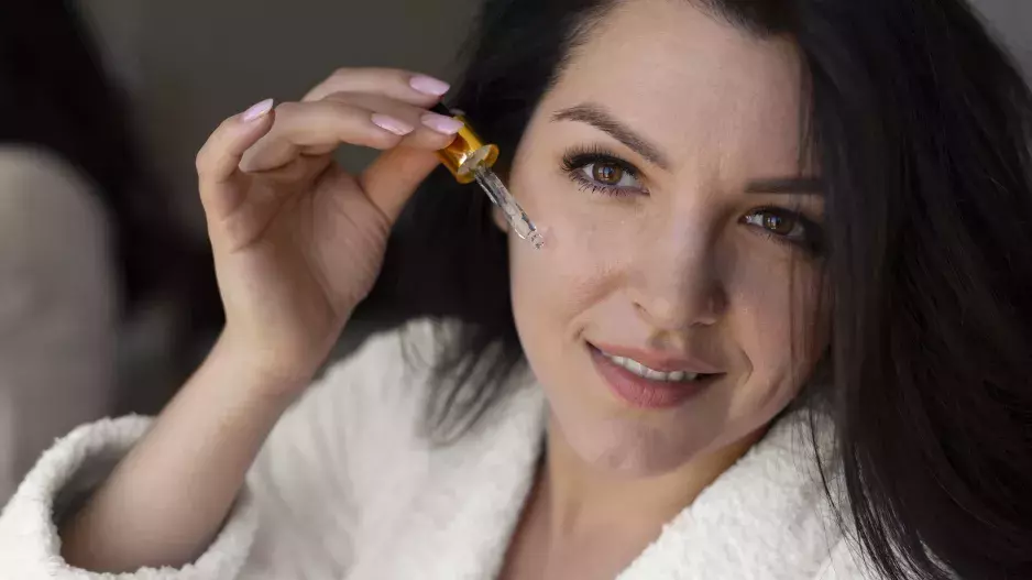 Retinol, peptidy, bakuchiol: Co opravdu funguje na zralou pleť? Vyberte si z naší galerie ty nejlepší produkty pro ženy 50+