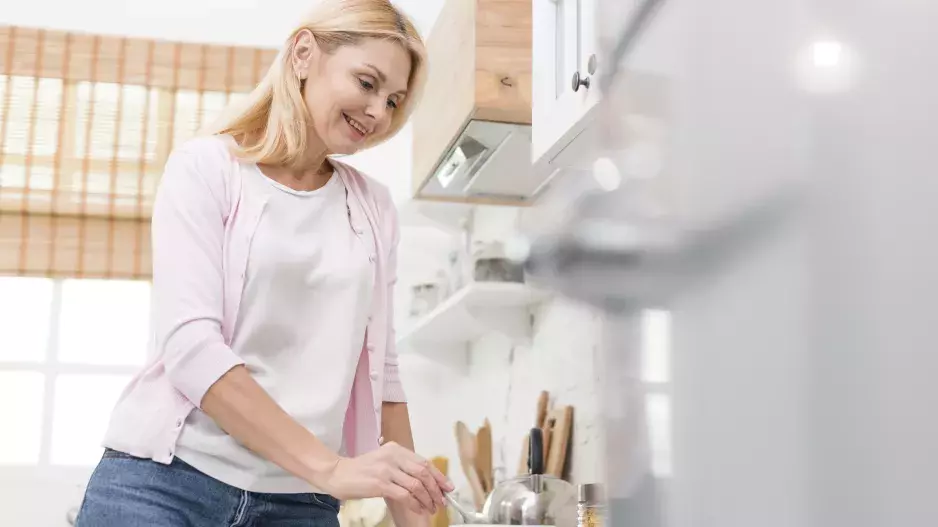 Ženy nad 50 let by měly pravidelně jíst tyto potraviny. Uleví nejen od zažívacích potíží a příznaků menopauzy, ale posílí také imunitu, říká odbornice