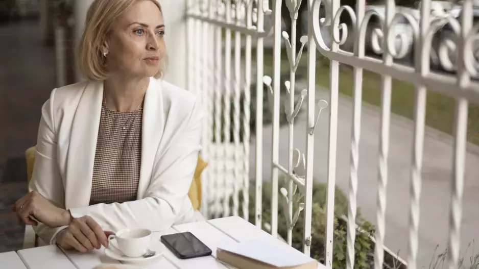 Skutečné dámy milují minimalismus. Jak se po 50 oblékat jednoduše a přitom efektně? Vyberte si levné kousky z naší galerie