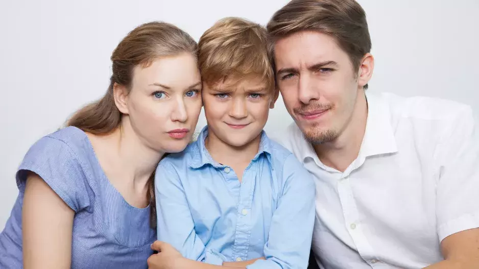 “Syn mé přítelkyně mě nenávidí a chce, abych se s jeho mámou rozešel. Já už dál nemůžu,” píše Petr. Puberťák na něj žárlí a je zlý