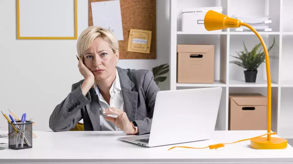 “Dostala jsem v práci výpověď. Je to už půl roku a nemůžu nic sehnat. Pro všechny jsem stará,” píše smutně paní Lída. Je jí jen přes padesát