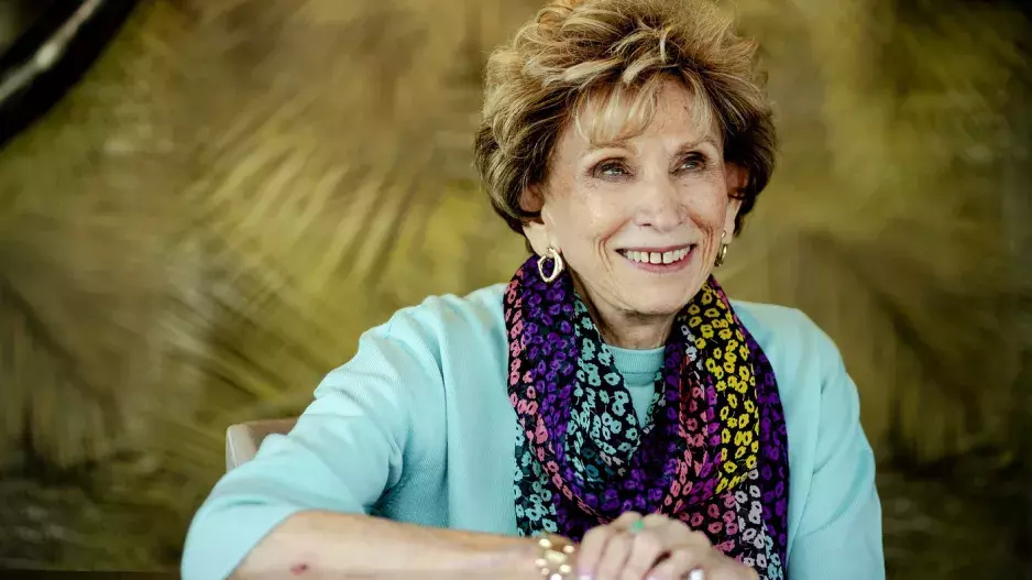 Edith Eva Eger: Prošla Osvětimí i Mauthausenem, přežila pochod smrti, holocaust jí vzal lásku i rodiče. Trpěla vinou přeživších