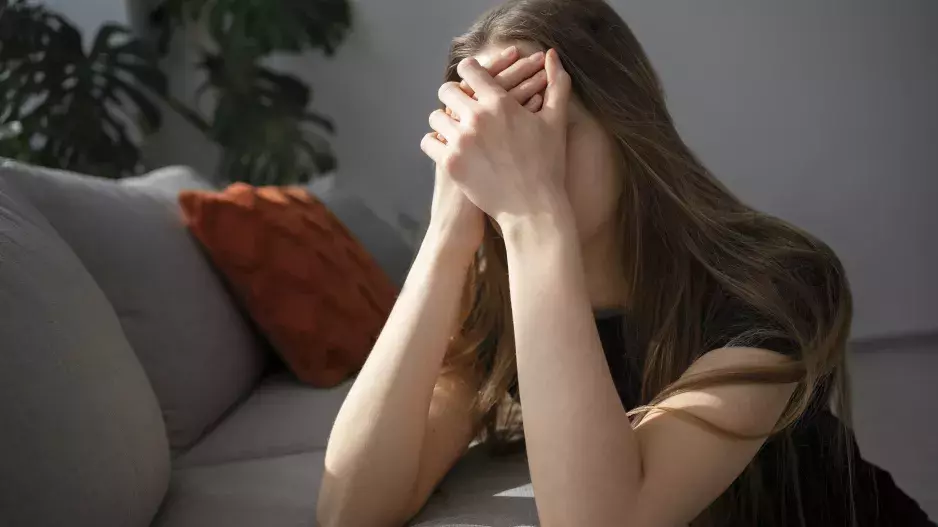 “Čtyři roky jsem čekala, že se rozvede. On si přitom pořídil s manželkou další dítě,” píše smutně Ester. Přítel jí roky tvrdil, že má oddělené ložnice