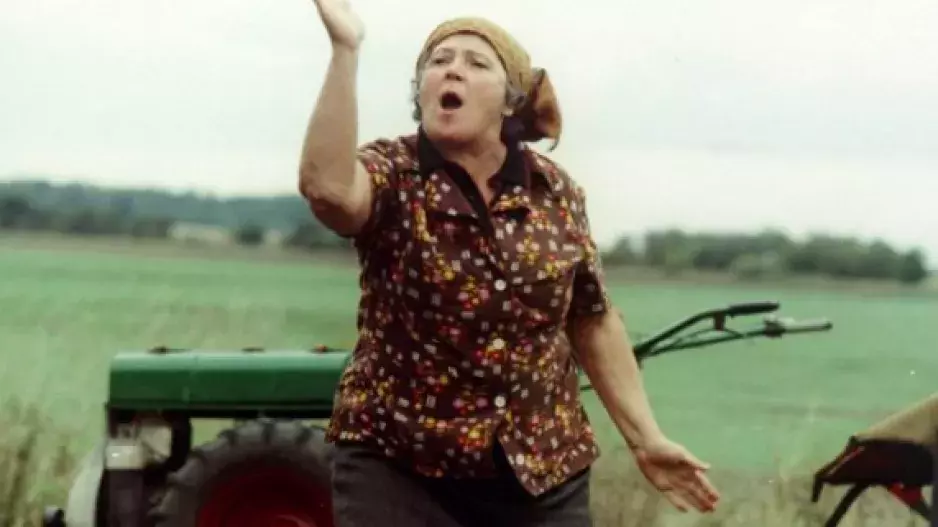 Hysterka z komedie Slavnosti sněženek Blažena Holišová: Původně se živila jako švadlena. Z malé role dokázala udělat zásadní postavu filmu