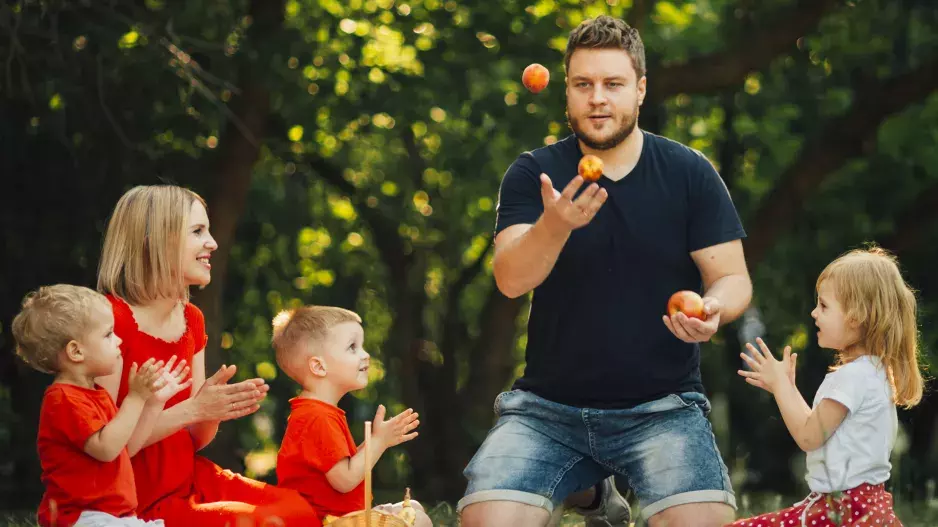 Horoskop ke Dni otců: Která znamení jsou nejlepší tatínkové? Raci umějí naslouchat, Býci dávají pocit bezpečí