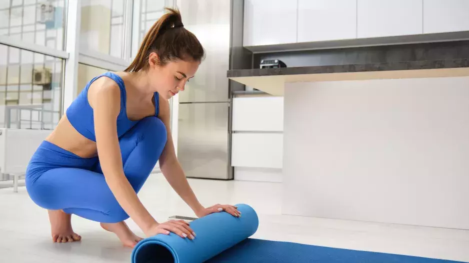 Chaturanga Dandasana: Jógový klik zpevní tělo od zápěstí po střed těla. Naučte se, jak ho správně provést