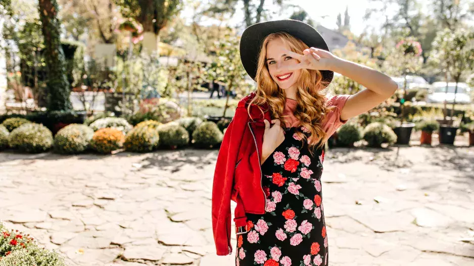 Nejkrásnější vzory na léto, které si můžete dovolit v jakémkoli věku. Odvažte se s květinami a dejte šanci barvám