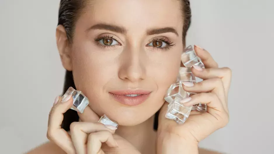 Proč si všichni máčí tvář v míse s ledem? Kryoterapie je elixír mládí i recept na řadu zdravotních neduhů