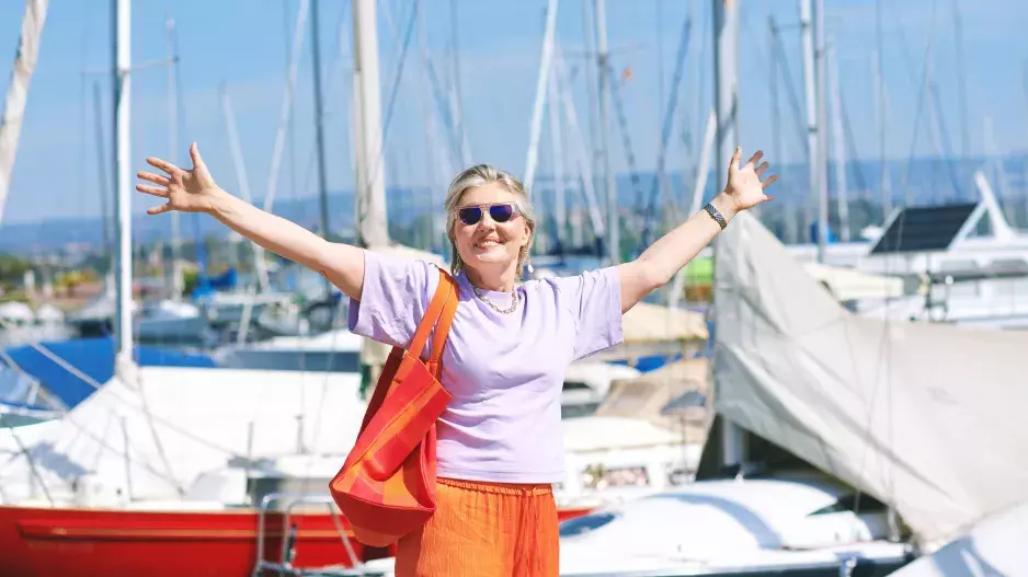 Tato barva vás omladí, ale jen pokud ji nosíte správně. Jak nosit výrazné barvy po 50, aby působily svěže, a ne přehnaně