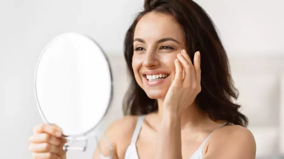 Tato kosmetická rutina je sice módní, ale je opravdu bezpečná? Beauty trend zvaný caveman raději nezkoušejte, nehodí se ani pro zralou pleť