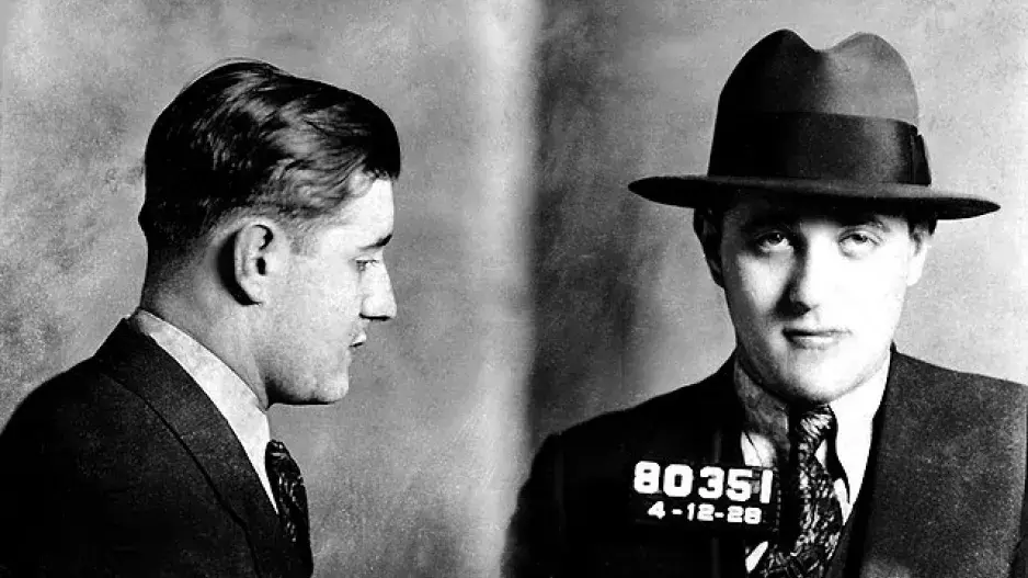 Pohledná tvář amerického podsvětí Bugsy Siegel: Fešácký gangster oblíbený mezi celebritami obral mafii o peníze, stihl ho za to krutý trest