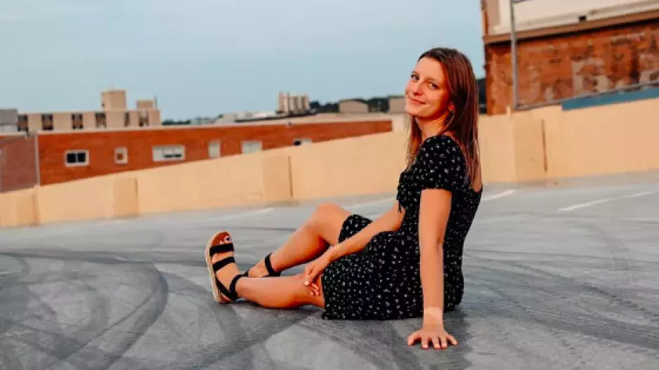 Nohy jako v bavlnce? Anebo vůbec. Tyto oblíbené letní boty vám zničí nohy. Poradíme vám, co nosit stylově místo nich 