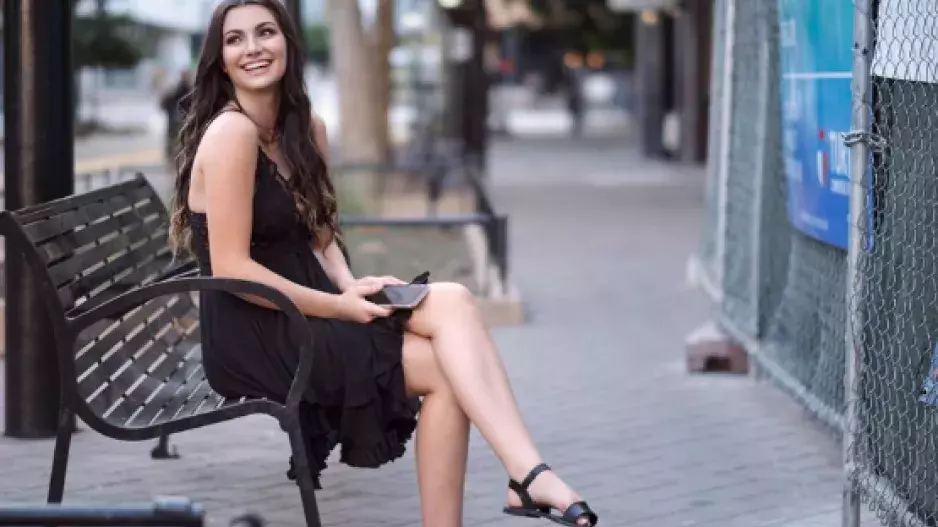 Jak co nejlépe kombinovat letní šaty a boty? Kdy jsou podpatky must-have a kdy si naopak obout žabky či sandálky, poradí odbornice