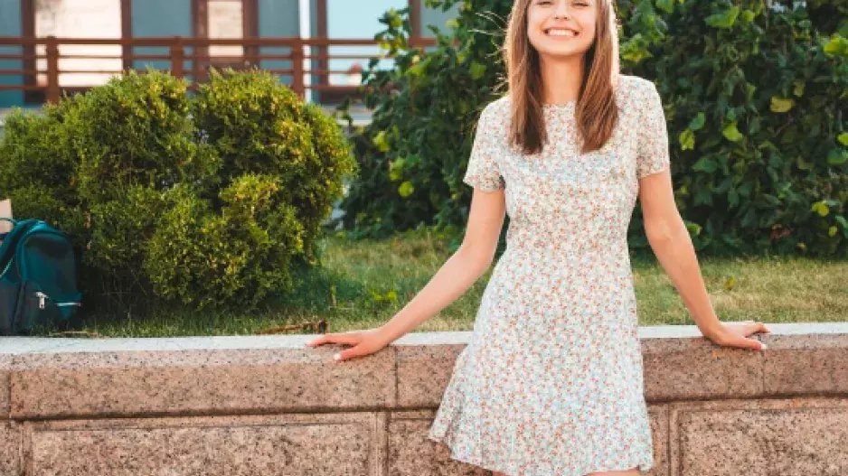 13 kousků podle redakce, které nesmějí chybět ve vašem univerzálním letním šatníku. Nejdůležitější je bílé triko