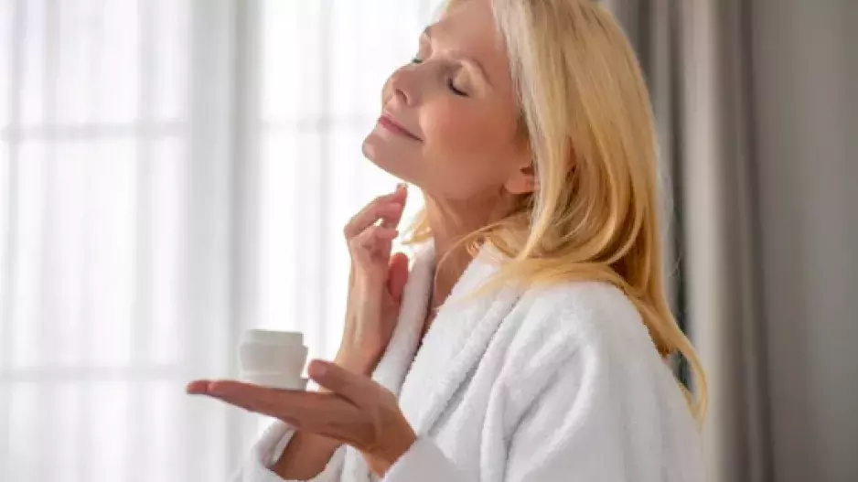 Zjednodušte péči o pleť na maximum. Můžete dosáhnout zdravější a krásnější pokožky. Odbornice poradí, jak s málem dosáhnout více