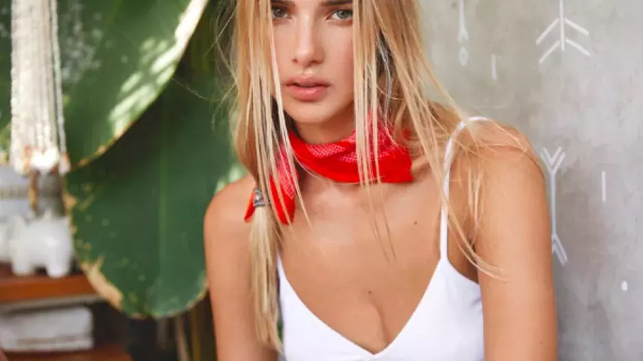 Vrací se plavky a střihy 90. let. Klasické trojúhelníčky převálcují tankini i jednodílné plavky. Dejte jim šanci je i po 40