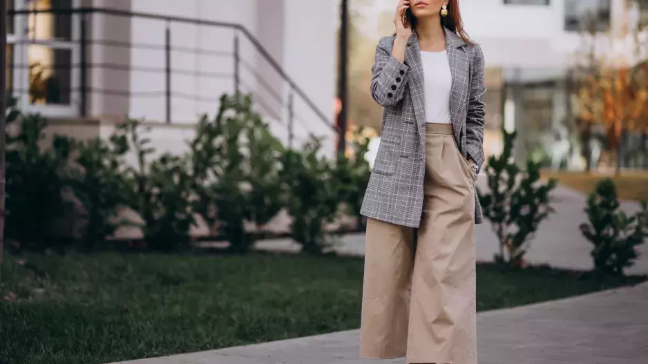 Sbohem, tužkové kalhoty. Široké kalhoty unosíte v létě i na podzim: Přinášíme 5 stylových outfitů pro nejrůznější příležitosti