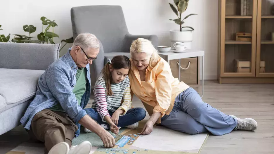 “Adoptovali jsme si dědečka. Soused byl samotář a morous, ale dnes je součástí naší rodiny,” píše svůj příběh Iva