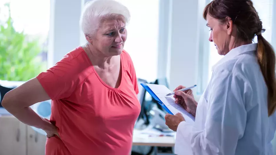 Zánět vám brání zhubnout: Endokrinoložka odhaluje, proč během menopauzy přibíráme