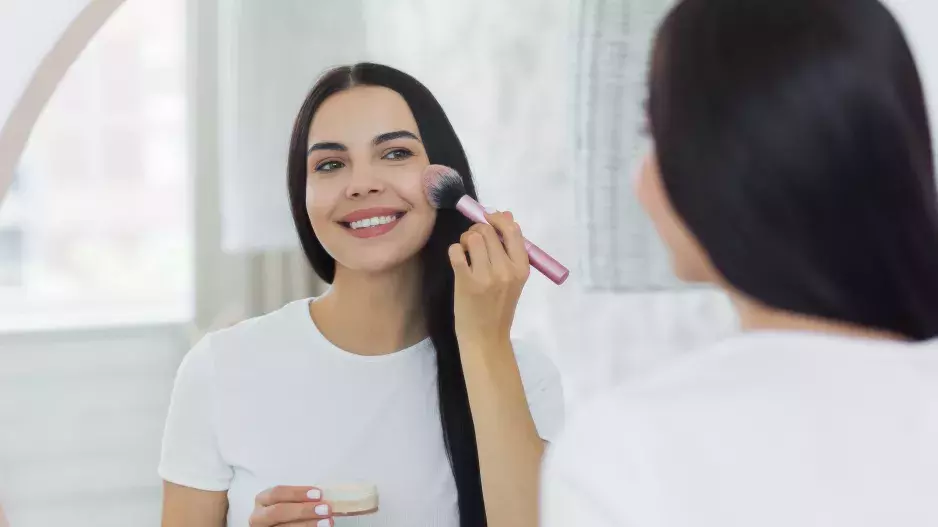 Je perlový prášek superhrdinou v péči o pleť, který zatím chybí ve vaší beauty rutině? Napravte to. Podle odbornice má účinky více než příznivé