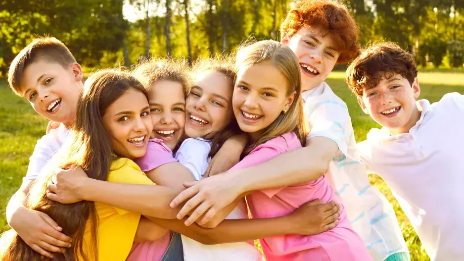 Jména, která přináší obdiv a oblibu: Zajistěte dětem kamarády a úspěch v kolektivu správnou volbou jména. Sebastian a Sofie taková jsou