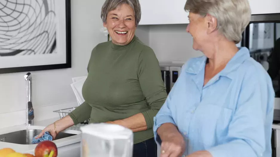 „Manžel mě nutí, abych odešla do předčasného důchodu a starala se o jeho matku. Já ale ještě nechci skončit,” píše rozhodně Simona