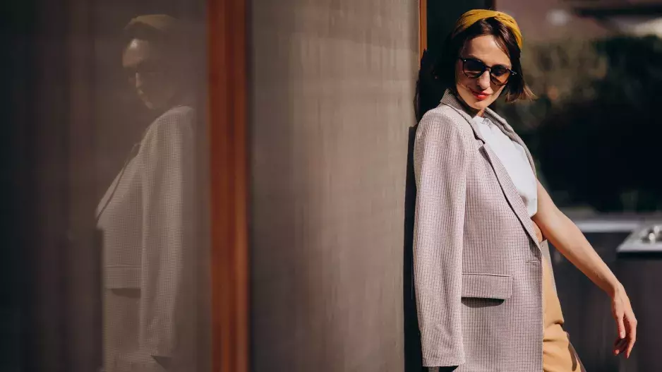 Oversized blejzr jako ideální kousek na začátek podzimu: K šatům i retro, zaujme v těchto nevšedních kombinacích