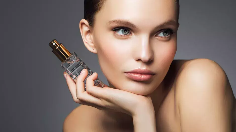 Jak se správně vonět. Tajemství aplikace, výběru i vrstvení parfémů prozradí parfumérka