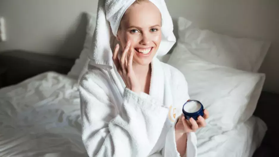 Jaký krém si pořídit na podzim podle typu pleti? Bojujte s následky léta i prvním chladem